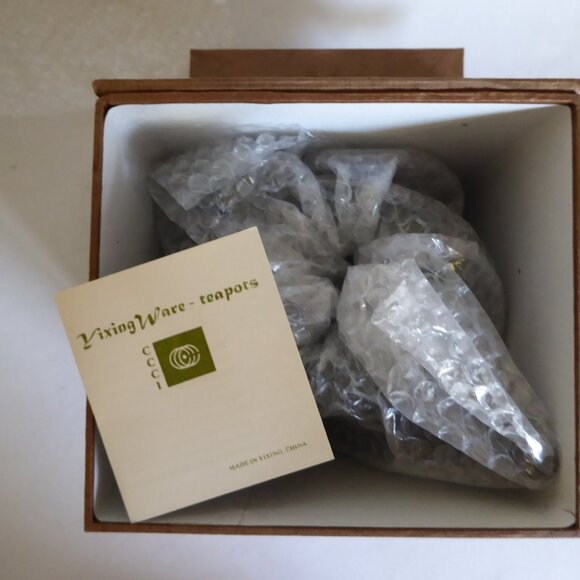 VINTAGE NEW TRADITIONAL CHINESE YIXING HOLLOWED CUT OUT BAMBOO CLAY TEAPOT - Picture 13 of 16